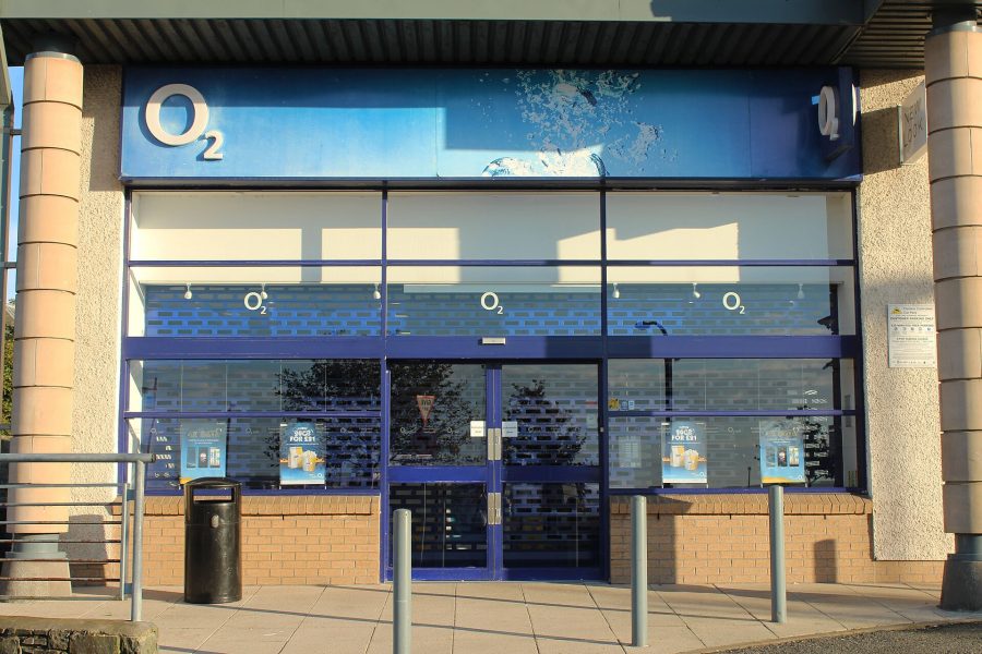 The front of an O2 shop on a British high street